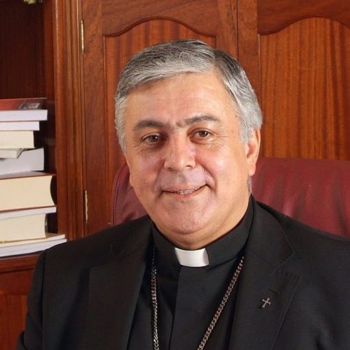 Este hijodesumadre, obispo de Tenerife, se coló en la lista de vacunación y el obispado guarda silencio